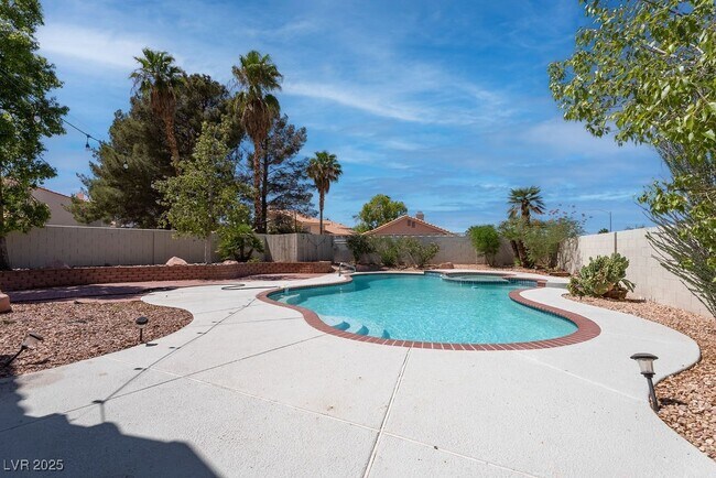 Building Photo - 8408 Bay Point Dr