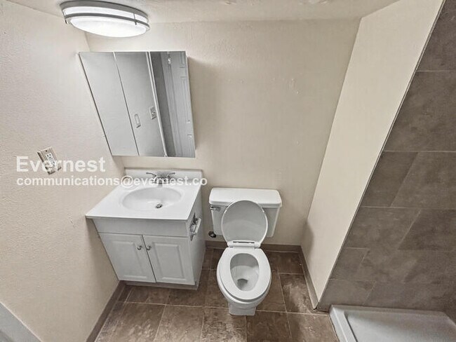 Building Photo - 5 Bed, 2.5 Bath Home with Fenced Yard & Garage / Available Soon!