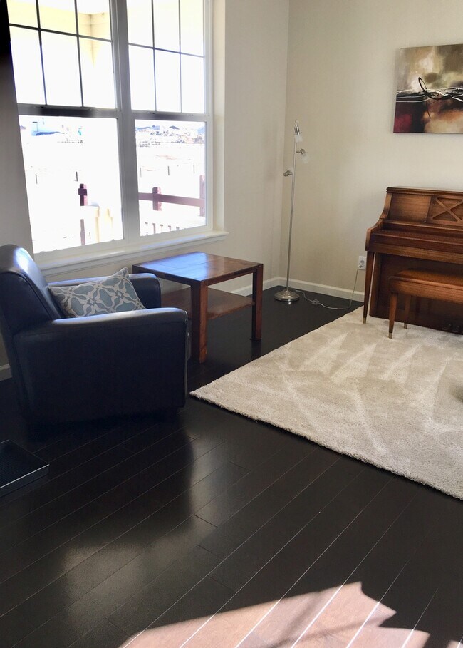 Building Photo - Custom Built Richmond Home for Lease in Fort Collins!