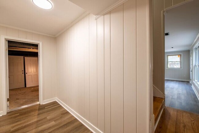 Building Photo - Newly remodeled 3/2.5