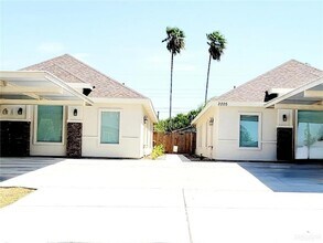 Building Photo - 2017 Canyon Dr