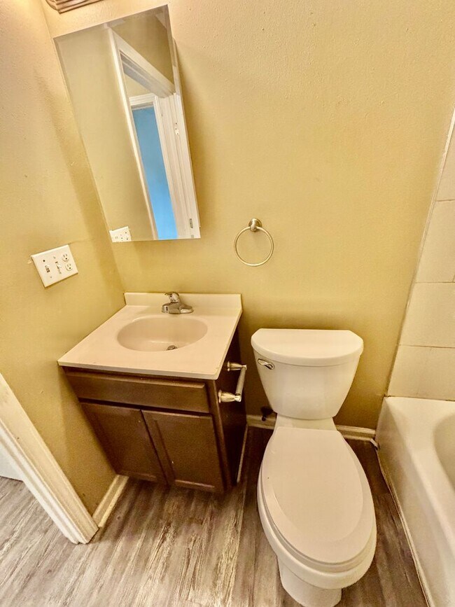 Building Photo - Two bedroom available 1.15.26!