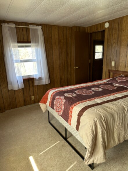 Building Photo - 12 Circle Dr