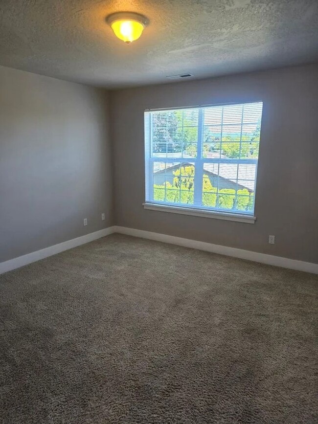 Building Photo - 2132 Marlow Ln
