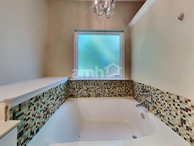 Building Photo - 1403 Bern Dr