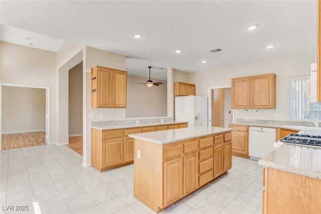 Building Photo - 8325 Jo Marcy Dr