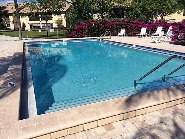 Building Photo - Venice, FL Mission Lakes 2BR/2BA Condo Located Just Off-Island