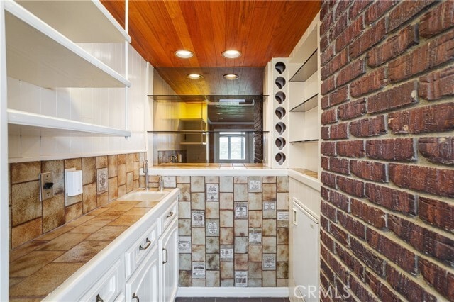 Building Photo - 319 Avenida Cerritos