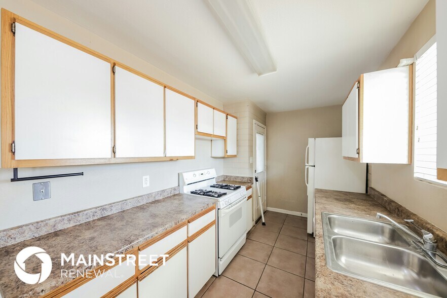 Building Photo - 4627 N 47th Dr