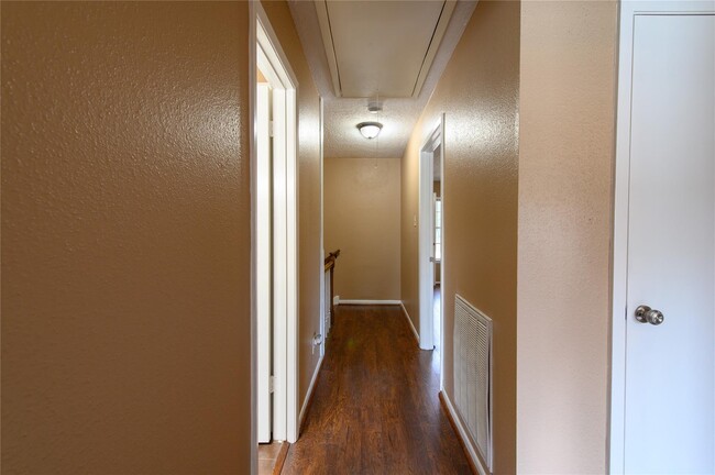 Building Photo - 20339 Fieldtree Dr