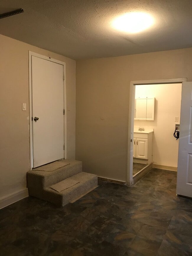 Building Photo - Aspen Ave - BLUE