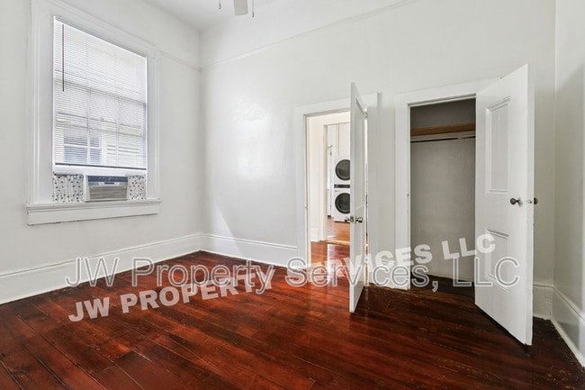 Building Photo - 2332 Ursulines Ave