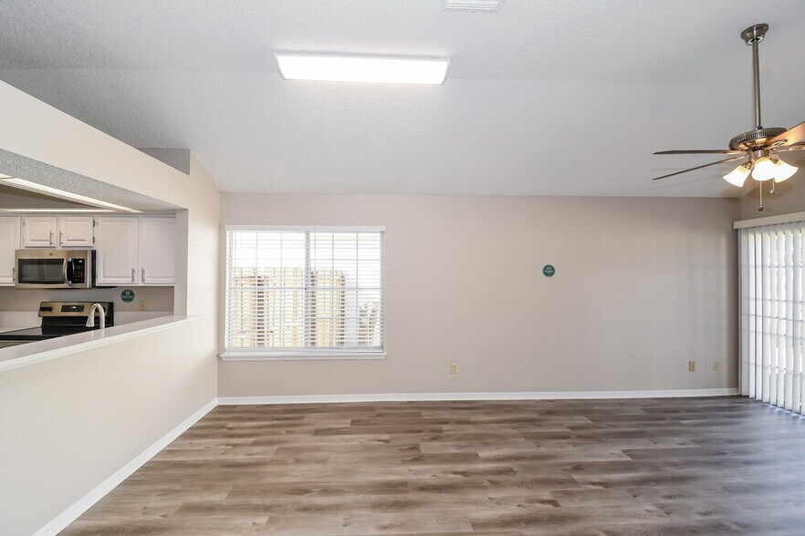 Building Photo - 7737 Manassas Ct E