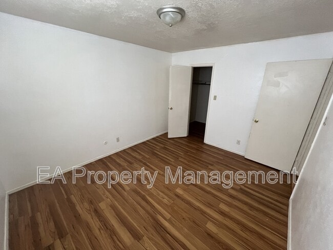 Building Photo - 12200 Candelaria Rd NE