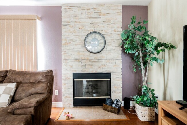 Building Photo - Summerlin - Single Story Townhome -