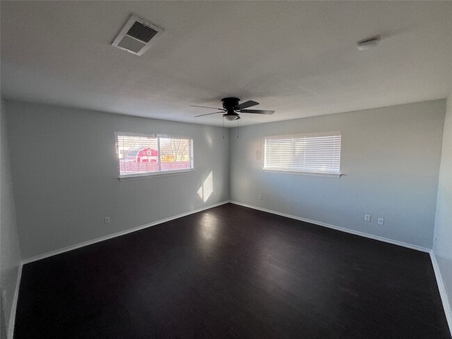 Building Photo - 818 Fairlawn Dr