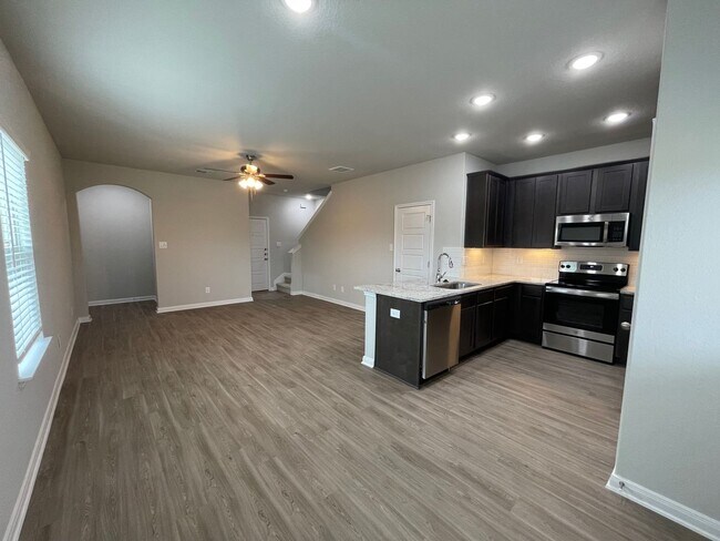 Building Photo - 3 Bedroom, 2.5 Bathroom, Two-story Duplex with a huge back yard in New Braunfels!