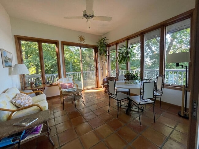 Building Photo - 44 Peninsula Rd