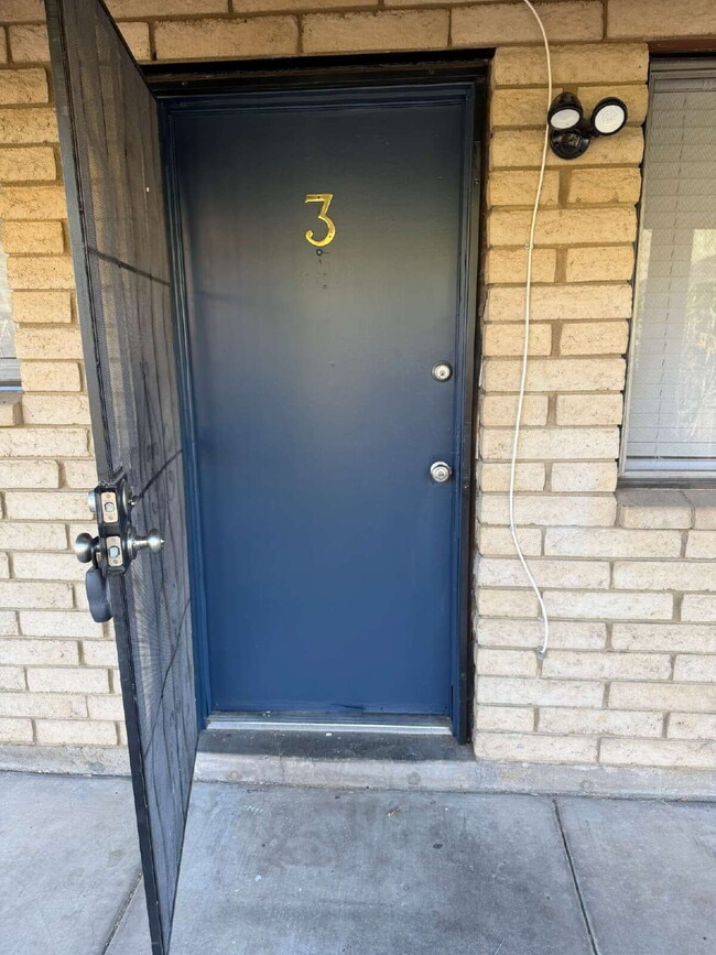 Building Photo - Charming 1-Bed/1-Bath Near SR-51 with Private Outdoor Space