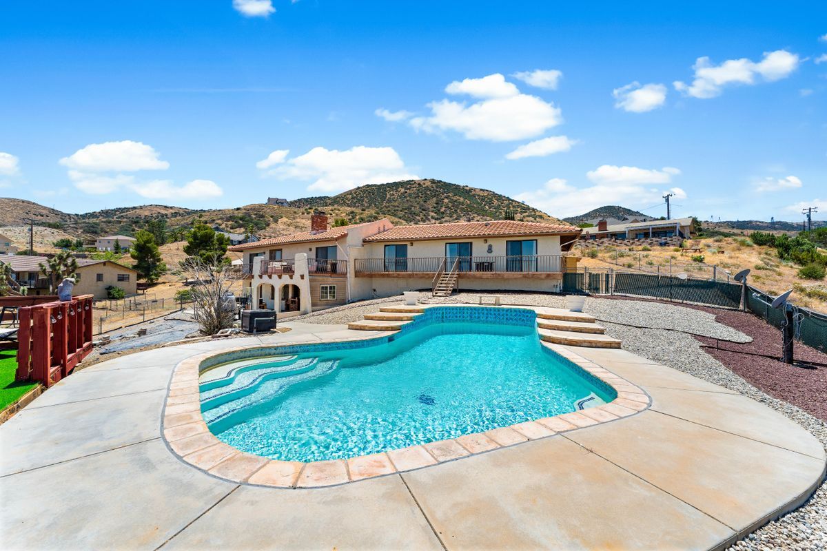 Building Photo - 1055 Lakeview Dr