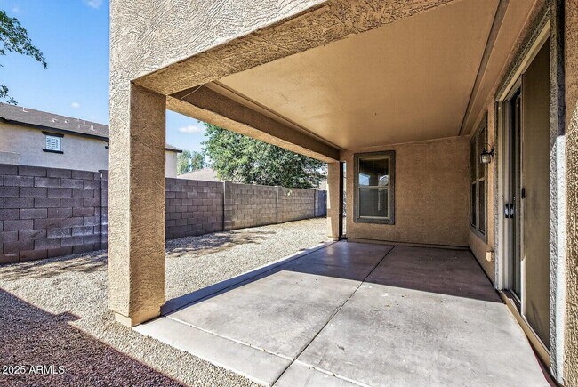 Building Photo - 18391 W Stinson Dr