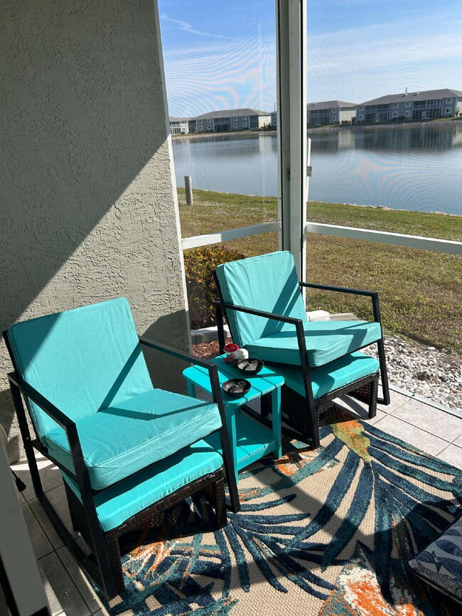Building Photo - Room For Rent - lake front condo