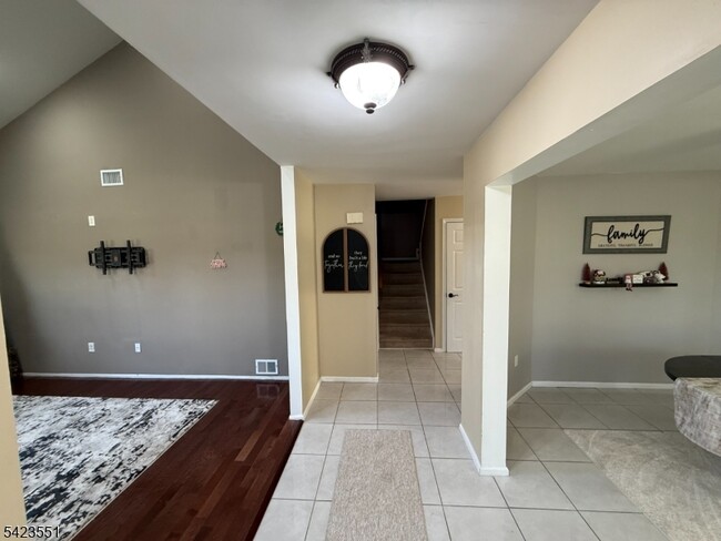 Building Photo - 2 Sapphire Ln