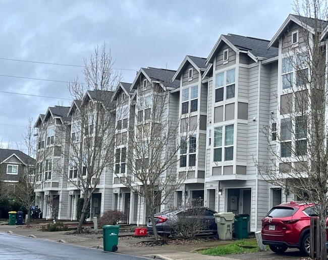 Building Photo - Amazing 2-Bedroom Townhouse with 2.5 Bathrooms, Attached Garage, Private Fenced Patio