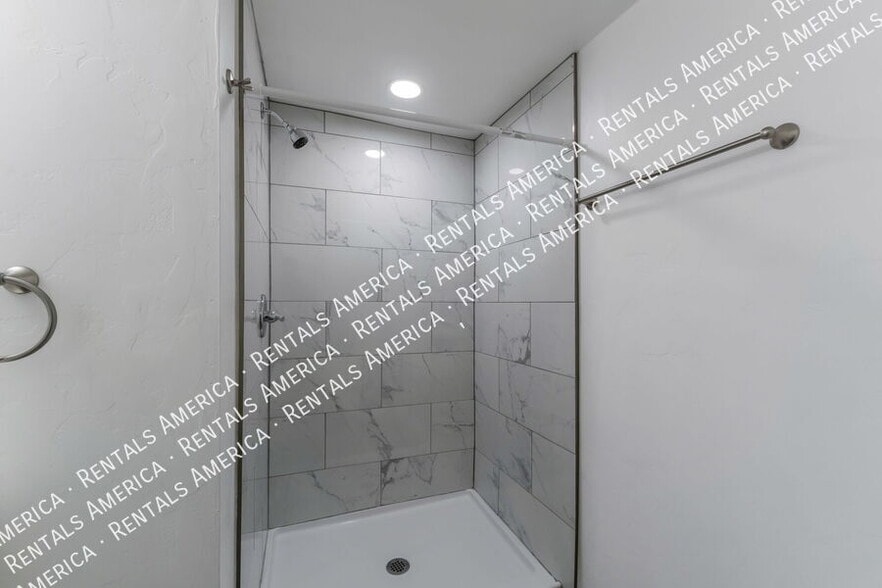 Building Photo - 207 W Ohio St