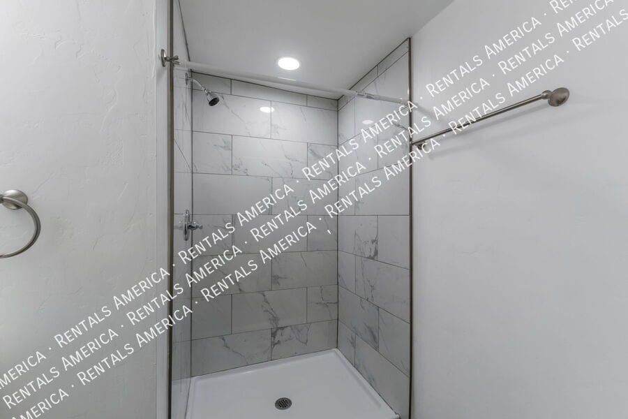 Building Photo - 207 W Ohio St