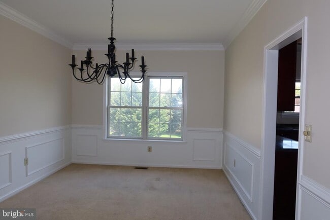 Building Photo - 1631 W Thistle Dr