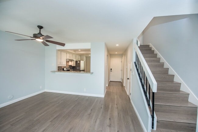 Building Photo - Huntington Beach Townhome