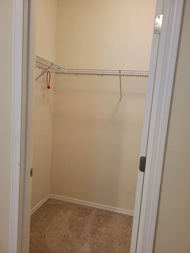 Building Photo - Beautiful 3 bedroom Rambler in perfect location