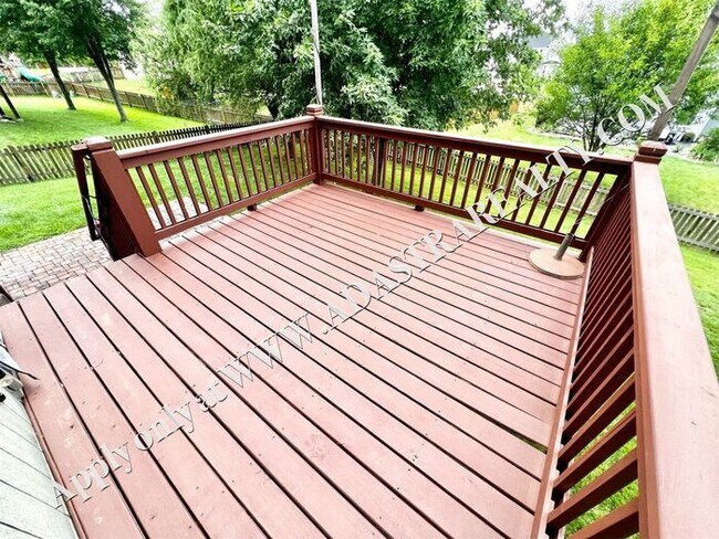 Building Photo - MOVE IN SPECIAL!! Beautiful 4 Bed/4 Bath H...