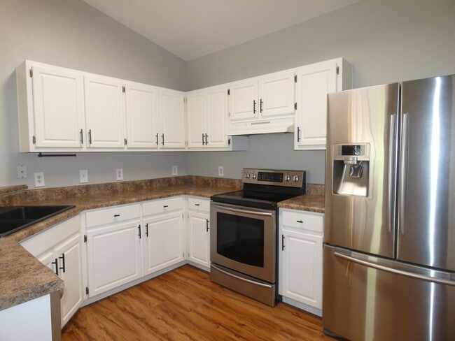 Building Photo - Charming Brick Home - Stonebrook