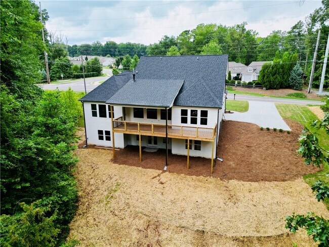 Building Photo - 6312 Woodstock Rd