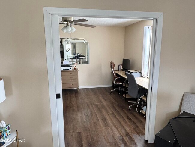 Building Photo - 1416 N Gray Ave