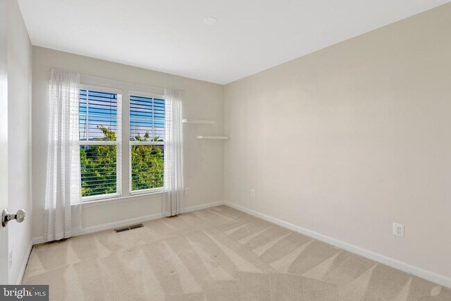 Building Photo - 8932 Dahlgren Ridge Rd