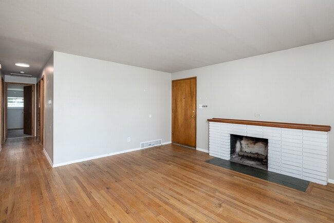 Building Photo - 3011 W Dalke Ave