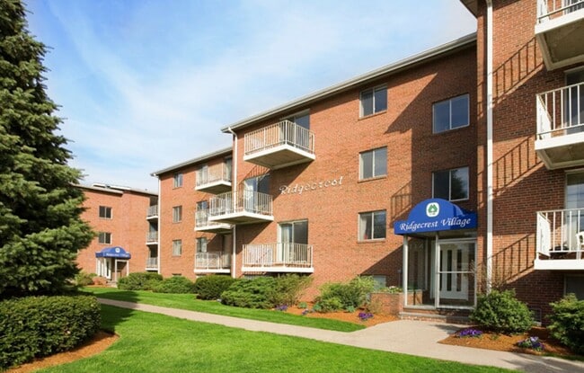 Building Photo - 2BR/1Bth unit in professionally managed complex, Heat/Hot Water included. Gym, pool, balcony