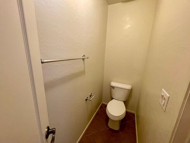 Building Photo - Prime Gilbert 3 Bedroom/2.5 bath 1st floor bonus room, 3 community pool's