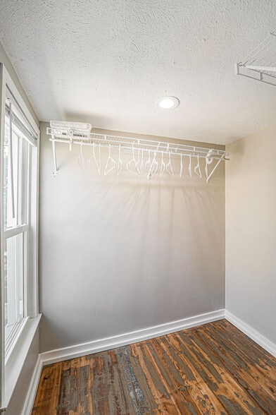 Building Photo - 149 Valley Ave NW