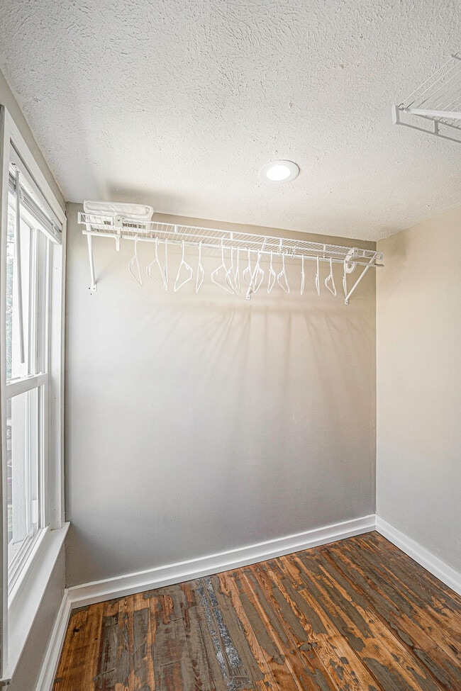 Building Photo - 149 Valley Ave NW