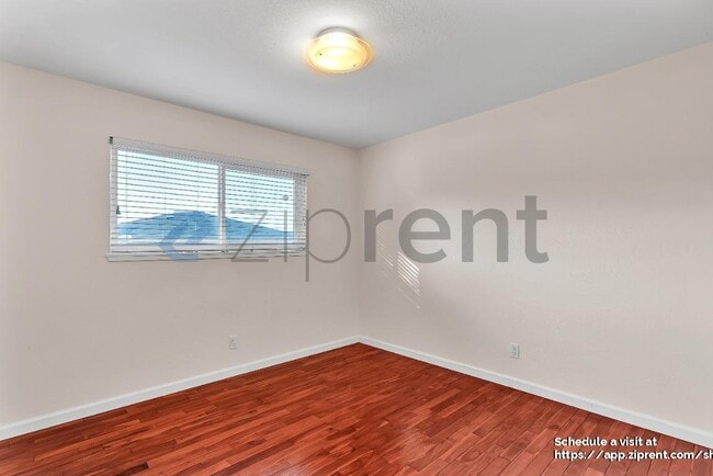 Building Photo - 341 Malcolm Ave