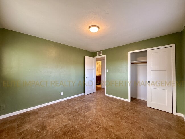 Building Photo - 5621 E Lester St