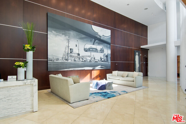 Building Photo - 13700 Marina Pointe Dr
