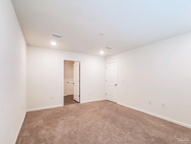 Building Photo - 5810 Paddock Way