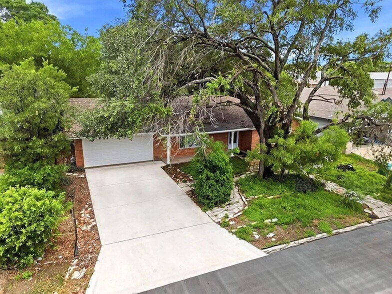 Building Photo - 2735 Waleetka St