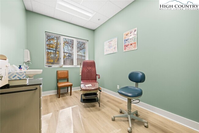 Building Photo - 610 State Farm Rd