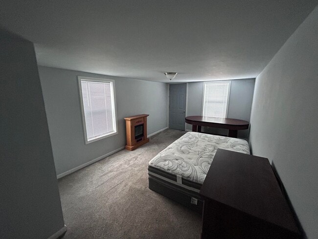 Building Photo - 2757 Dekalb St